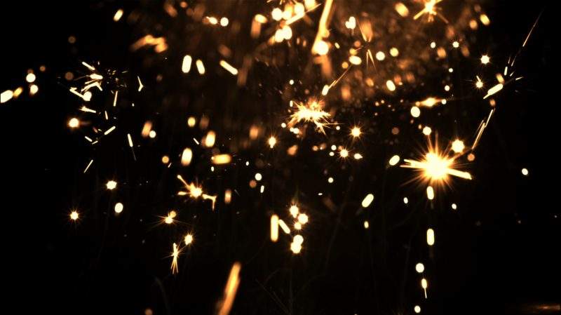 黑色背景上闪耀着新年烟火的璀璨光芒-UI素材库